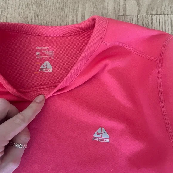 Nike Women’s dri-fit long sleeve - Picture 3 of 5